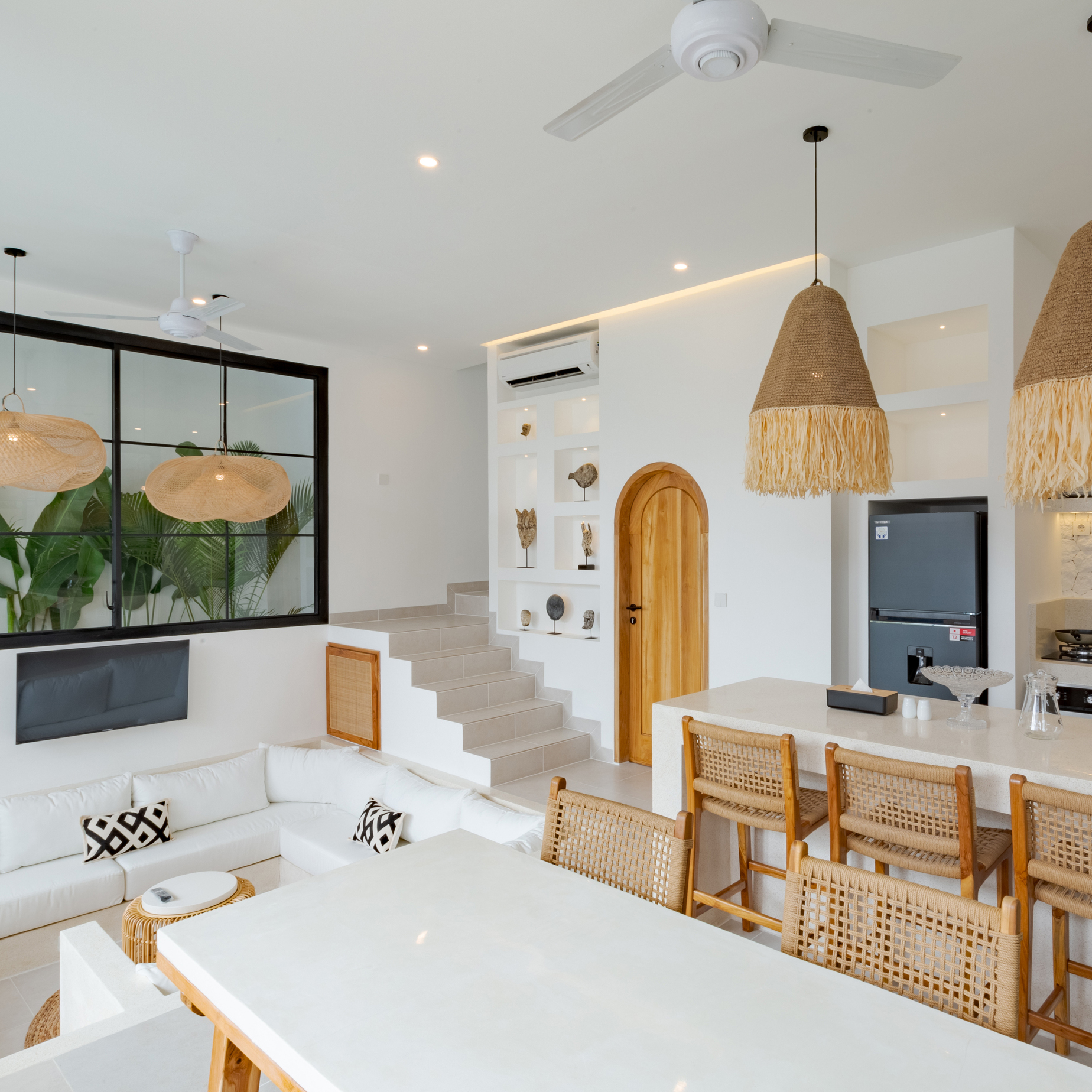 Live & dine in luxury